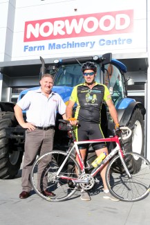 hamish-lile-with-norwoods-regional-manager-craig-berkers-img_0519